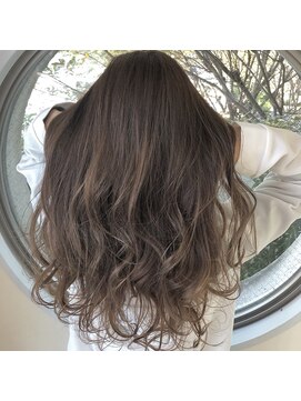 ルーチェ(luce) バレイヤージュオンアッシュベージュ！デザインカラー