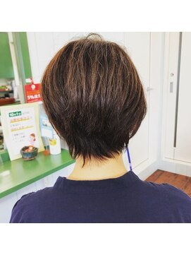 くせ毛ショートヘア L043579190 カスリ Kasuri のヘアカタログ