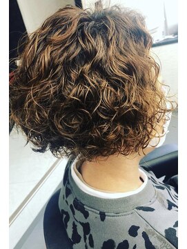 マドゥーズ ヘアショップ(Madoo's hair shop) もっこりパーマ