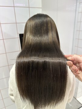 ロンドルーチェ 心斎橋(Lond luce) ダークアッシュ/ミディアムレイヤーカット［髪質改善/縮毛矯正］