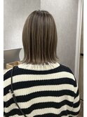 エモージュカラー　透明感グレージュボブ