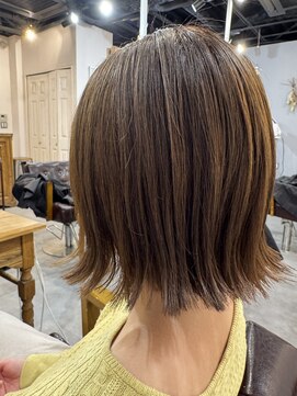 レイリー(LAiLy) 切りっぱなし ボブ 外ハネ
