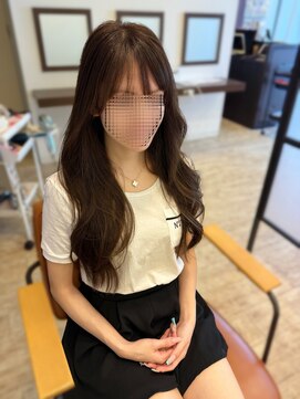 マーリャヘアー(mallia hair) やわらかい質感のウェーブ×艶カラー