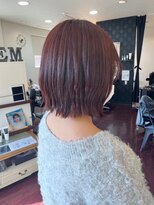 ローレン(LOREM)&nbsp;外ハネ、ボブ、切りっぱなし、ピンクカラー10.2暗めカラー