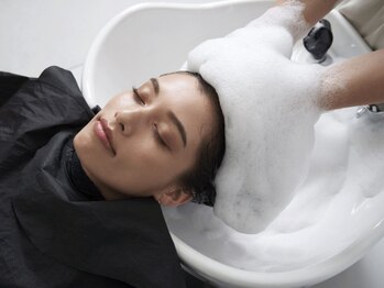 オット(otto)の写真/話題の魔法のバブル【ｍａｒｂｂ】導入店。微細な泡が頭皮の汚れを吸着・除去し素髪のような美しさに☆