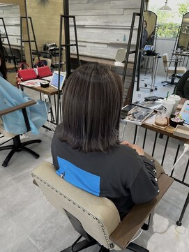 キキ(kiki by KENJE) 切りっぱなしボブ×コントラストハイライト