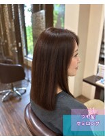エフプロモーションフローラ(FLORA)&nbsp;ツヤ髪ブラウンのまとまりセミロング