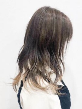 ミーティア バイ クアトロ(Meteor By QUATRO) 外国人風裾カラー☆