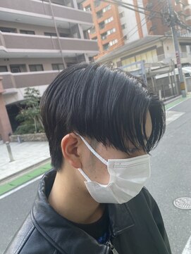 スキル(SKILL) ナチュラルセンターパート。ニュアンスパーマ。メンズパーマ