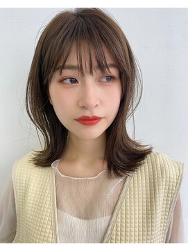 エマ ギンザ(EMMA GINZA) シースルーバングが可愛い!くびれミディ