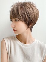 美髪斜めバングショートカットくせ毛風カール艶感うる艶髪