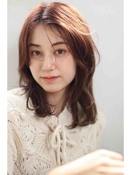 ウル(ulu) ミディアムパーマ　透明感カラー　白髪ぼかし