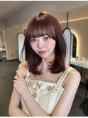 ウェーブヘア×ニュアンスカラーで魅せる柔らかさ