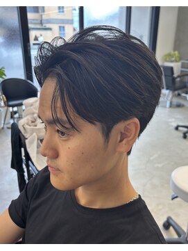 アンバー(UMBER) 刈り上げないこぼれセンターパート