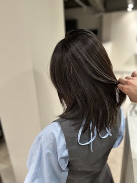 エルピス 中央林間店(elpis) 艶感ロングレイヤー×白髪ぼかしハイライト