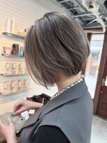エラ(ELLA)&nbsp;ショートボブ×ハイライト　白髪ぼかし
