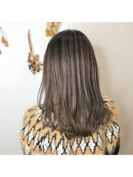 ウル(Ulu) ミルクティーベージュ×バレイヤージュ