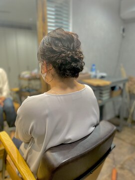 ベルトオブヴィーナス(Belt of venus) ルーズシニヨンアレンジ