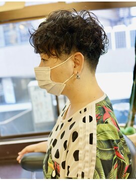 サリバン(Sullivan) 女性の刈り上げパーマ和え