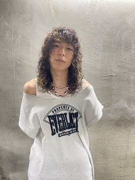 ロイジー(roijir) ジェンダーレスヘア×ポイントブリーチ