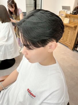 ネオリーブ クーロ メゾン 横浜(Neolive curro Maison) 韓国センターパート×黒髪ツーブロック[メンズ]