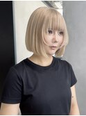 ホワイトベージュ顔まわりレイヤーハイトーンショート
