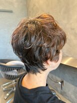 ユウシヘアー(Yushi Hair) パーマスタイルショート。