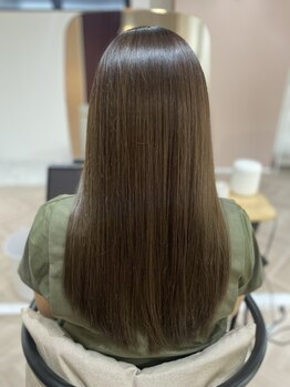 アンドユー(& you.)の写真/ダメージを抑えたストレートで憧れのうる艶髪へ―…。まっすぐになりすぎないナチュラルストレートを実現!