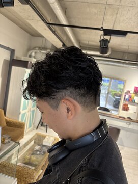 アネラ(Anela) フェザーパーマ