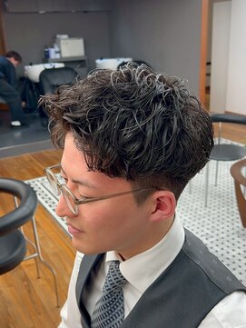 ザデイトウキョウ 表参道 青山(THE DAY TOKYO) 表参道駅MEN’S/ニュアンスパーマ/刈り上げセンターパート