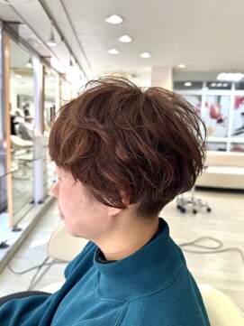 バランスセントラル(balance CENTRAL) 女性も刈り上げ/30代/40代/50代/くせ毛風パーマ/ショート