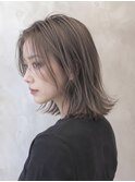  アッシュグレー ミディアムレイヤー　切りっぱなしボブ
