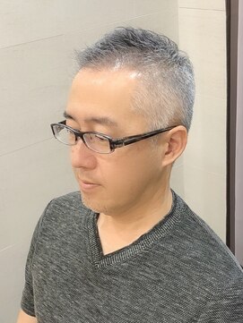 グレイスフル バーバープラチナム 六本木店(Graceful Barber platinum) 刈り上げシルバーアッシュショートビジネスマンヘア◎好感度