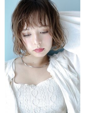 ネオリーブ クーロ(Neolive curro) 細かめハイライトの外国人風透けカラー× ゆるボブ♪