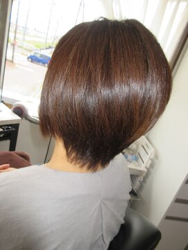 コア フィール ア デイ(COIFFURE A DAY) 【見附今町M3D】ショート