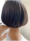 大人可愛いモノトーングレージュクラシカルボブラウンドマッシュ