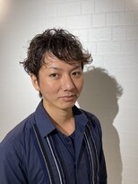 ワイズヘアー ナガサキ(Y's hair nagasaki)&nbsp;外ハネを強調したメンズツーブロのMIXスパイラルパーマ