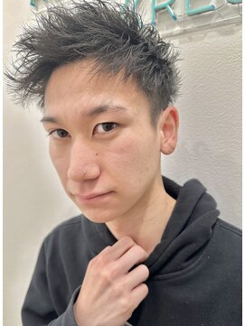 ロミーオム 本厚木(ROMMY. Homme) 刈り上げツーブロックパーマ風アップバングショートメンズヘア