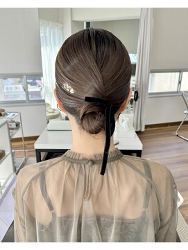 オウン(AUN) タイトシニヨン