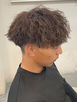 バース バイ ハピネス(BIRTH by happiness)&nbsp;men's 縦落ちツイストスパイラルパーマ　刈り上げマッシュ