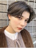 ハンサムショート　センターパート　アッシュ　ウェットヘア