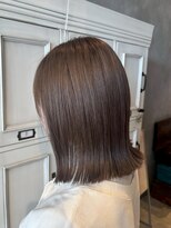 エスケープ トゥ ボナ(ESCAPE to bona.)&nbsp;まとまり×ツヤが魅力◎艶めくダークブラウンタイトボブ/艶感