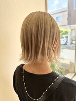 リノアバイフェリア(LINO’A by felia)&nbsp;切りっぱなし外ハネボブ×ミルクティーベージュ