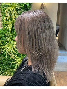 バグスドゥア(Bagus dua) ミディアムレイヤーカットダブルブリーチカラー1.31