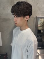 クロム(CHROM)&nbsp;センターパート×フェザーパーマ