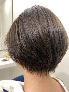 インビテーション(invitation) ショートボブ×ハイライトカラー