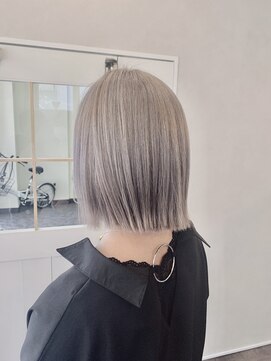 リファイン バイ アフィナー 本厚木店(Refine by Afinar) 【本厚木/本厚木駅】シルバーベージュ