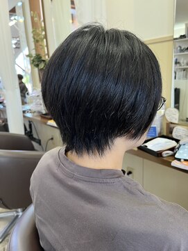 コア フィール ア デイ(COIFFURE A DAY) 《見附　今町》骨格修正カット　女子ショート　黒髪