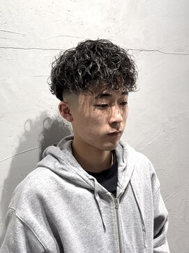 ガオプロデュースバイレボ(gao produced by revo) スペインカール/メンズパーマ/フェードカット/ハイライトカラー