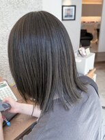 透け感たっぷりオリーブグレージュ艶カラー